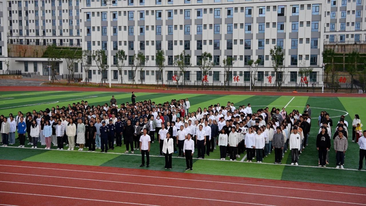 betway西汉姆联官网举行 庆祝中华人民共和国成立75 周年升国旗仪式