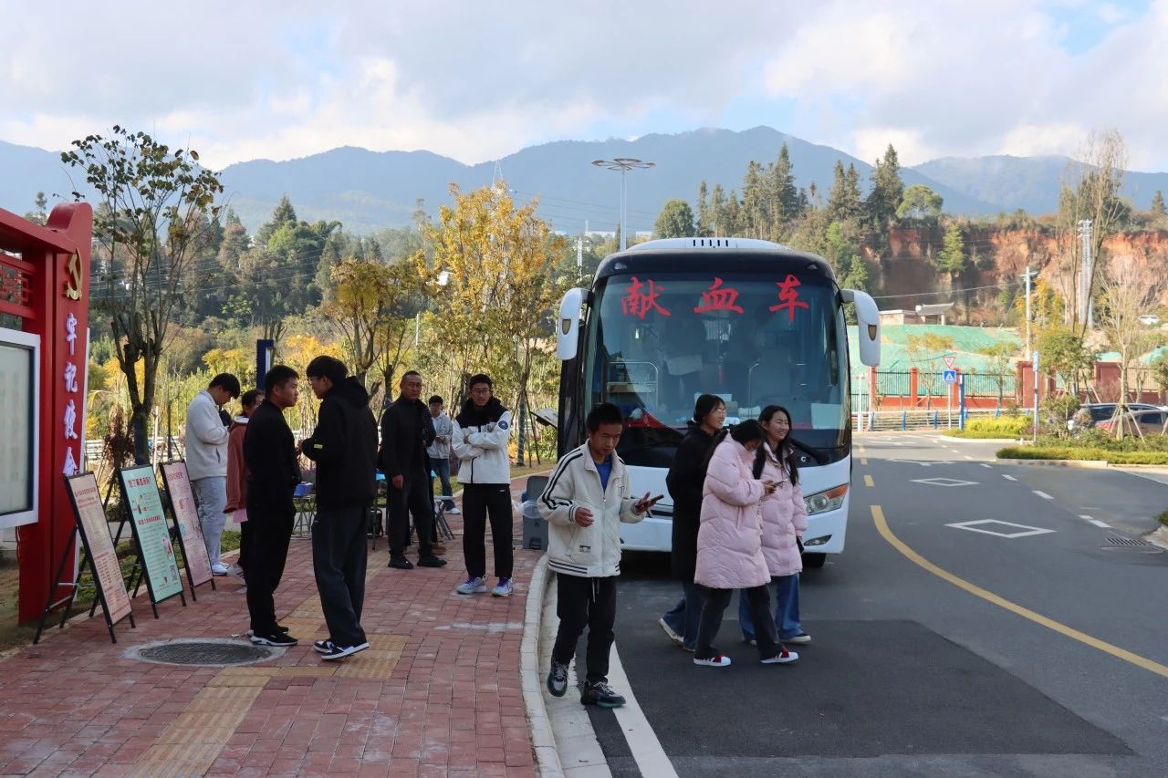 热血汇聚，爱满校园—— betway西汉姆联官网师生参加无偿献血活动